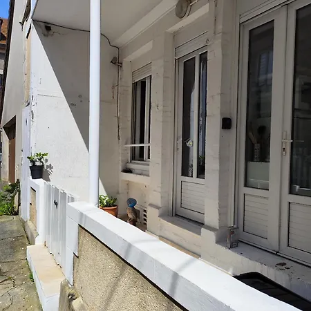 A - 100m De La Apartment