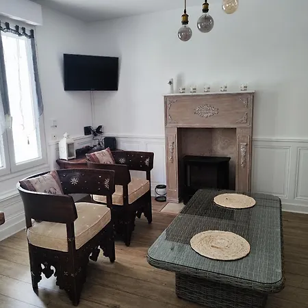 Apartment A - 100m De La