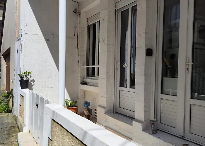 A - 100m De La Apartament